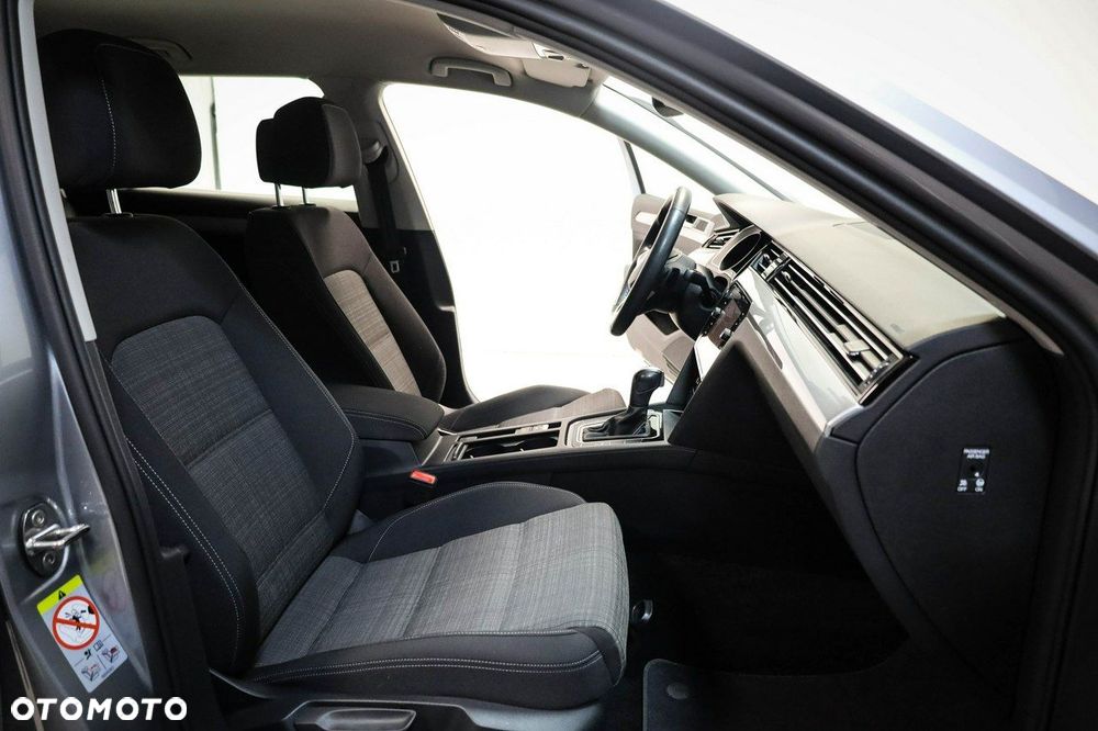 Volkswagen Passat - 26