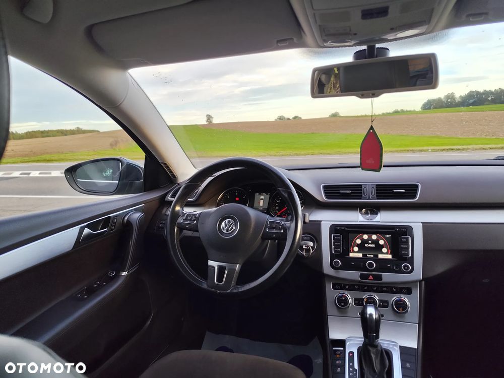 Volkswagen Passat - 16
