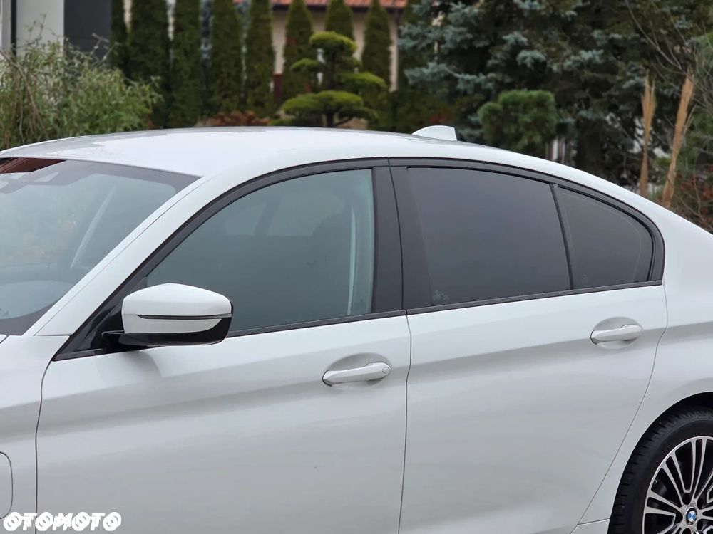 BMW Seria 5 530e iPerformance xDrive Sport Line sport - 15