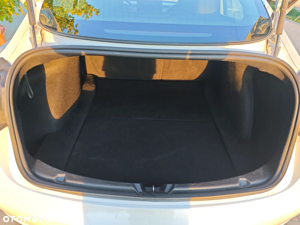 Tesla Model 3 Standard Range Plus - 16