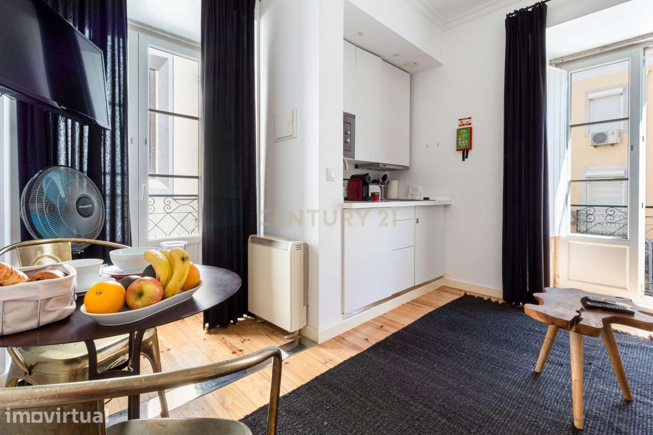 Oportunidade: Imóvel com 2 Apartamentos T1 renovados, mobilados, em ex - Grande imagem: 5/38