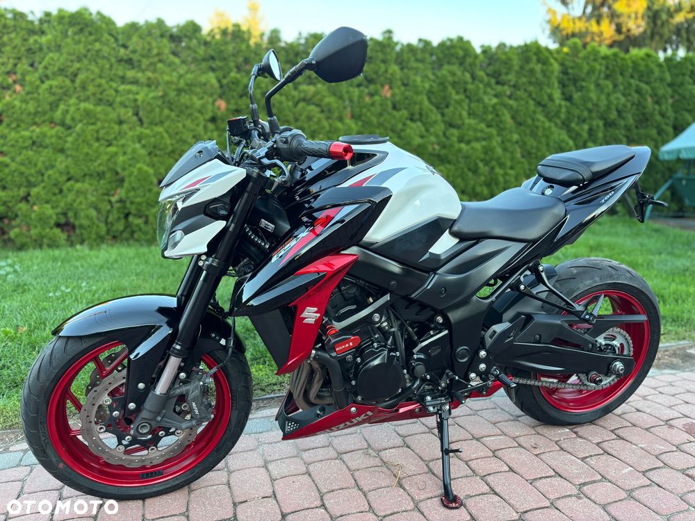 Suzuki GSX - 8