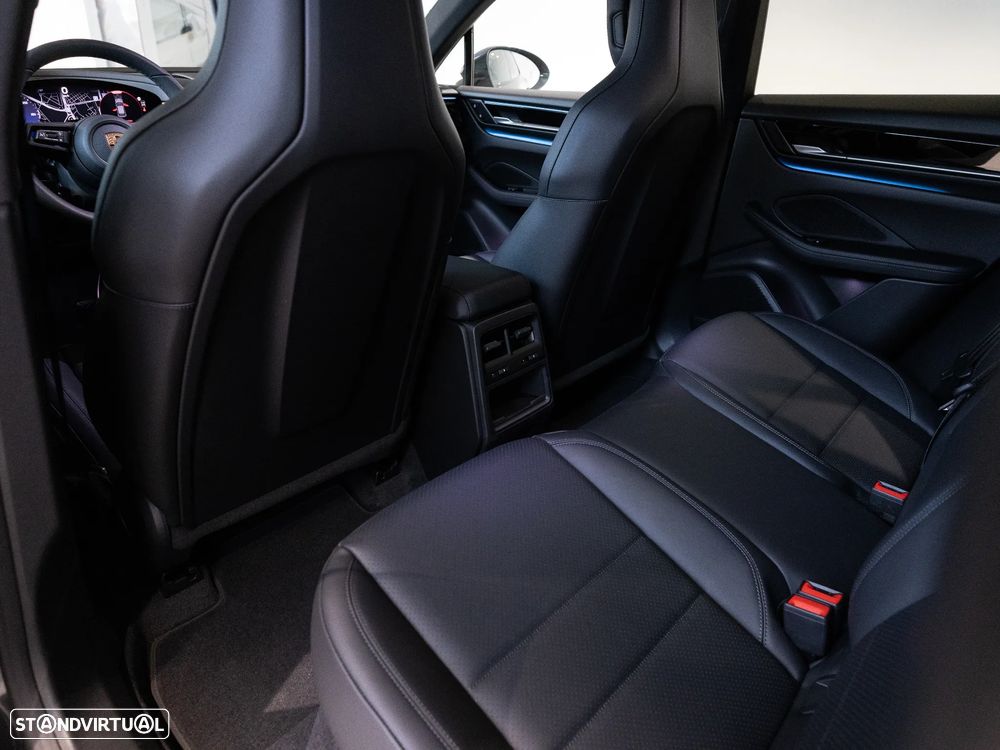 Porsche Macan Electric 4 - 25