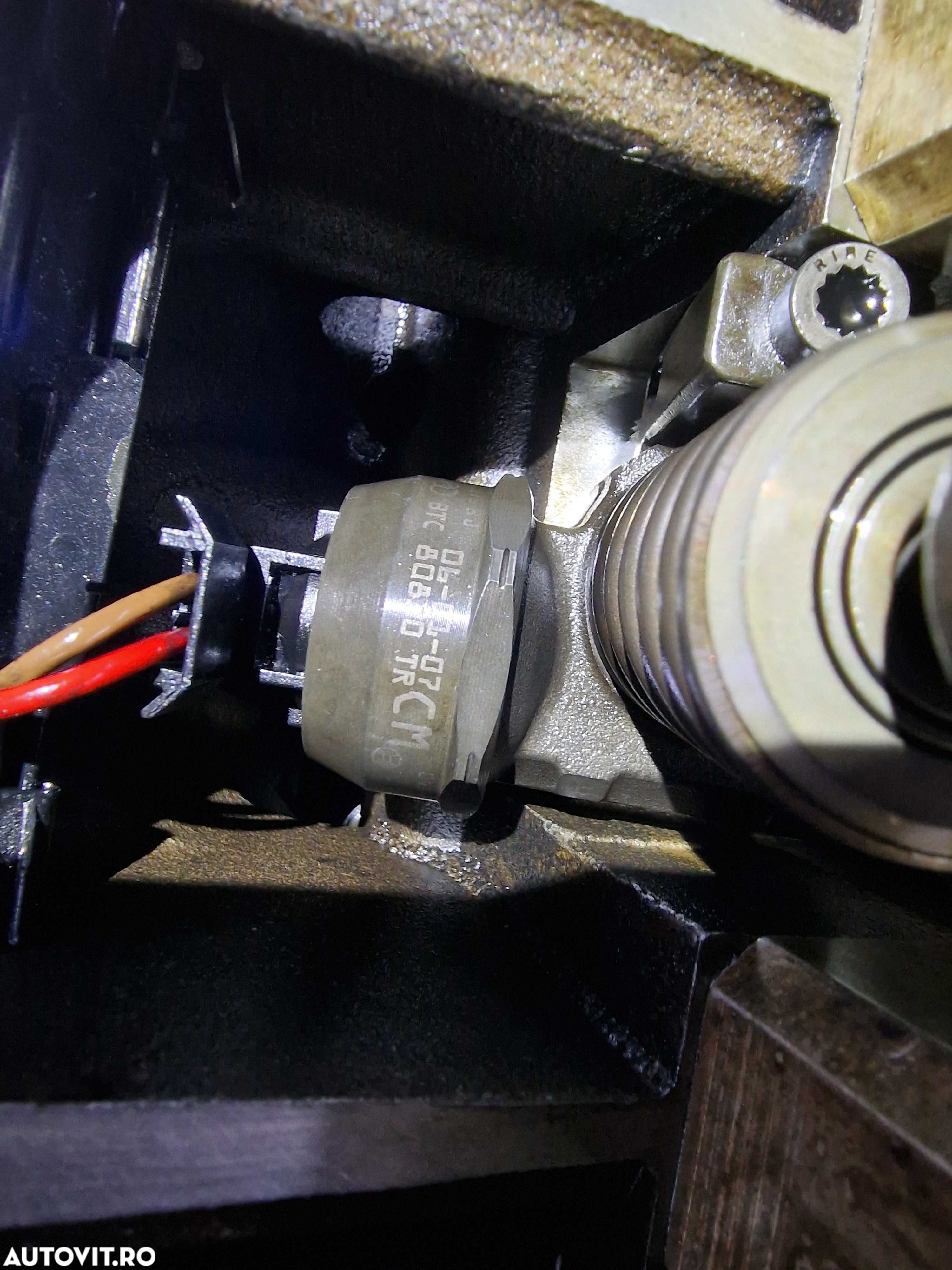 Injectoare Audi A4 B7 2.0TDI BPW cod 038 130 073 BJ sau CM - 1
