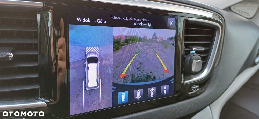 Chrysler Pacifica - 17
