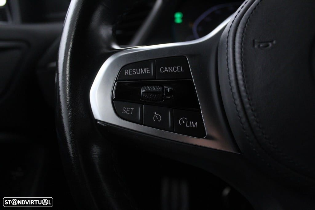 BMW 116 d Pack Desportivo M Auto - 22