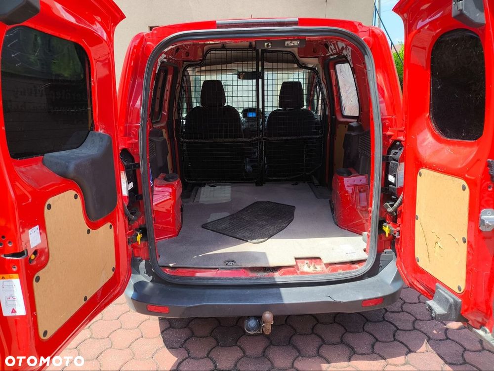 Ford Transit Courier - 10