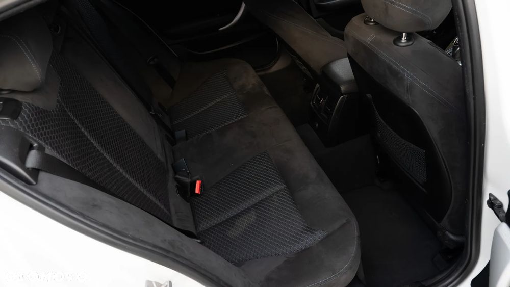BMW Seria 1 120d xDrive Edition M Sport Shadow - 23