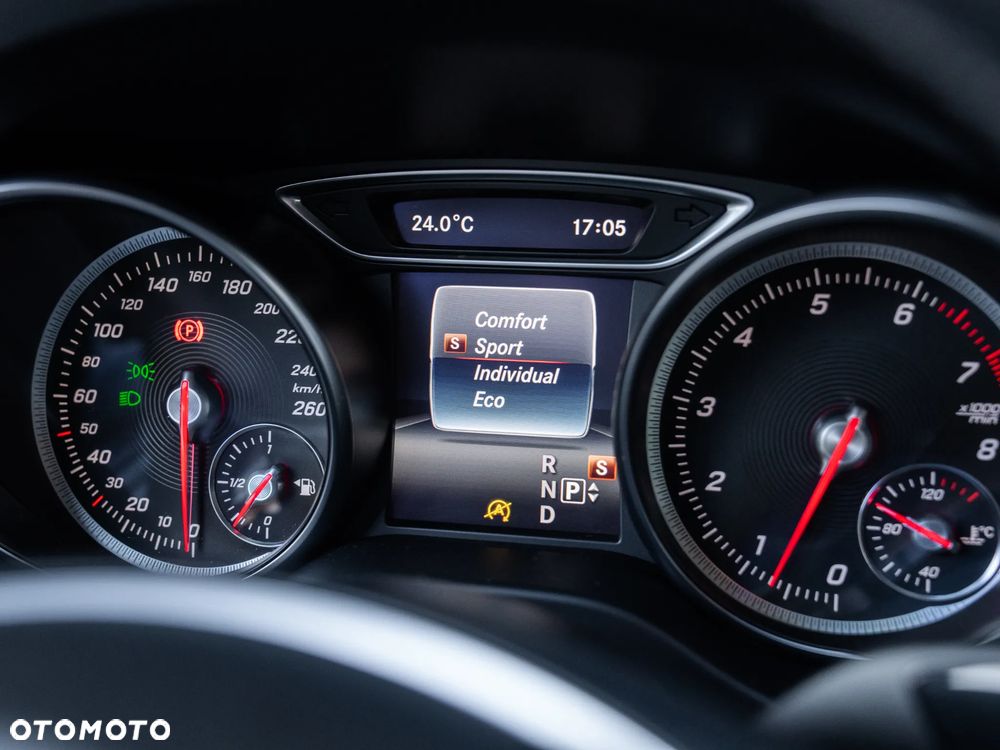 Mercedes-Benz GLA - 25