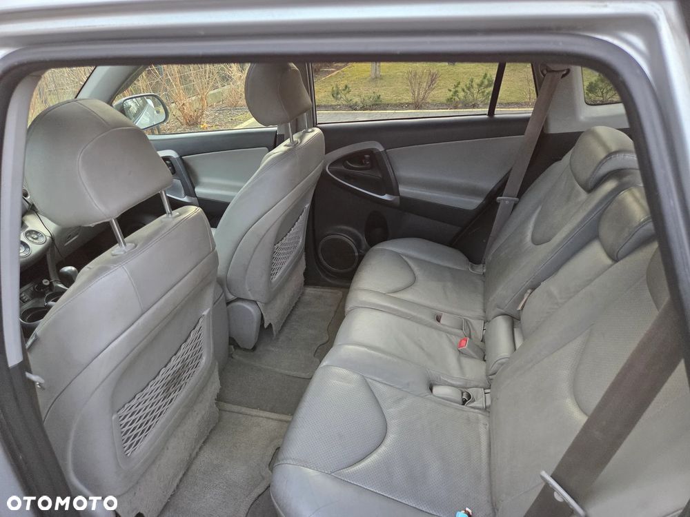 Toyota RAV4 - 11