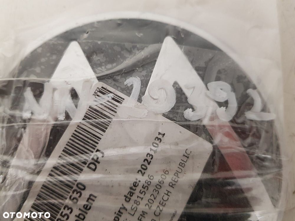 TYLNY NOWY ZNACZEK W KLAPĘ EMBLEMAT VW CADDY V 5 2K7 21-24r ORYGINALNY 2K7853630 DPJ - 4