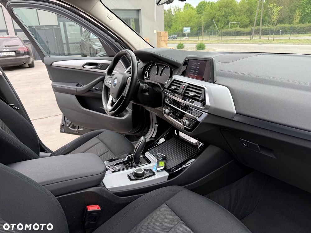 BMW X3 xDrive20i Advantage - 22