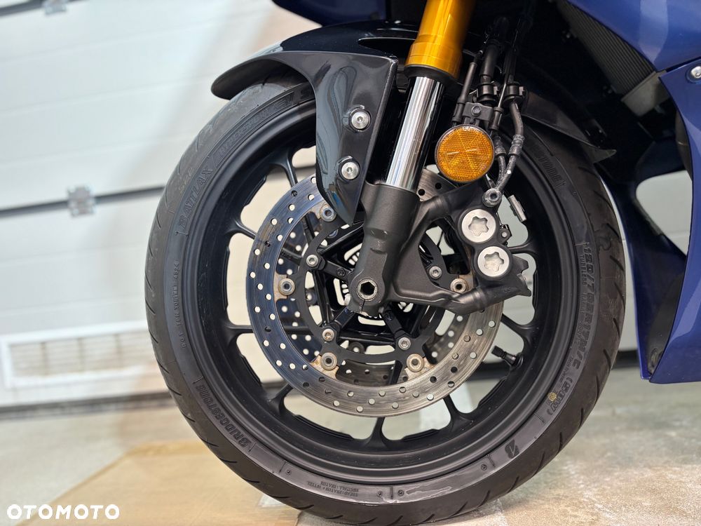 Yamaha R7 - 19