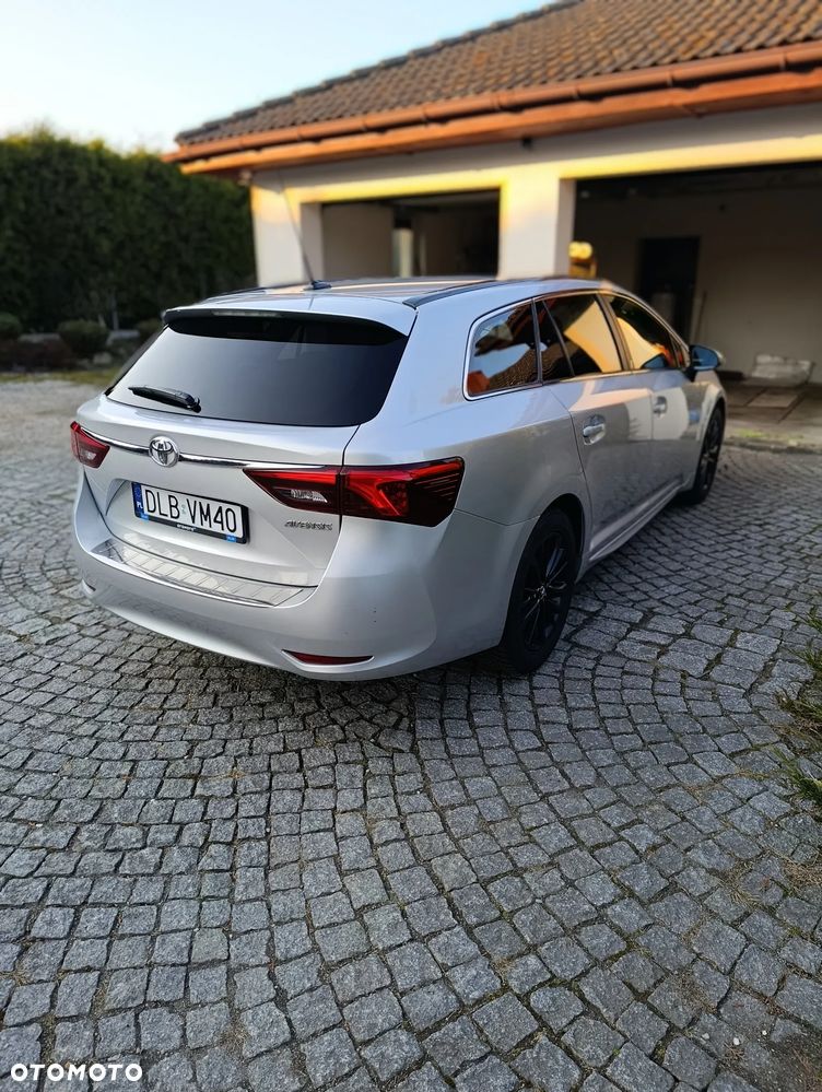 Toyota Avensis 2.0 D-4D Premium - 4