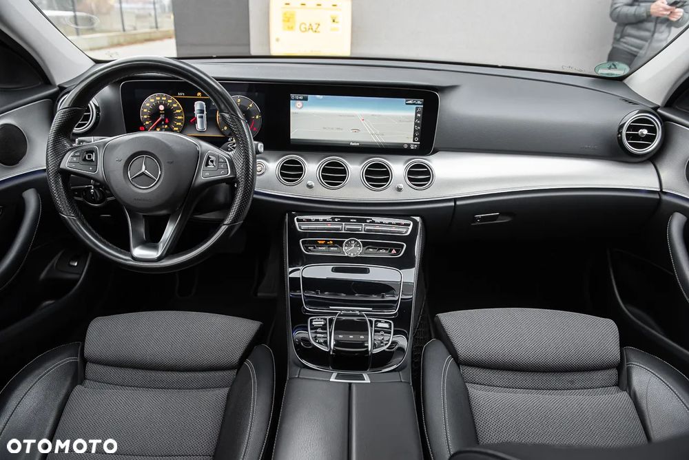 Mercedes-Benz Klasa E 220 d Business Edition 9G-TRONIC - 31