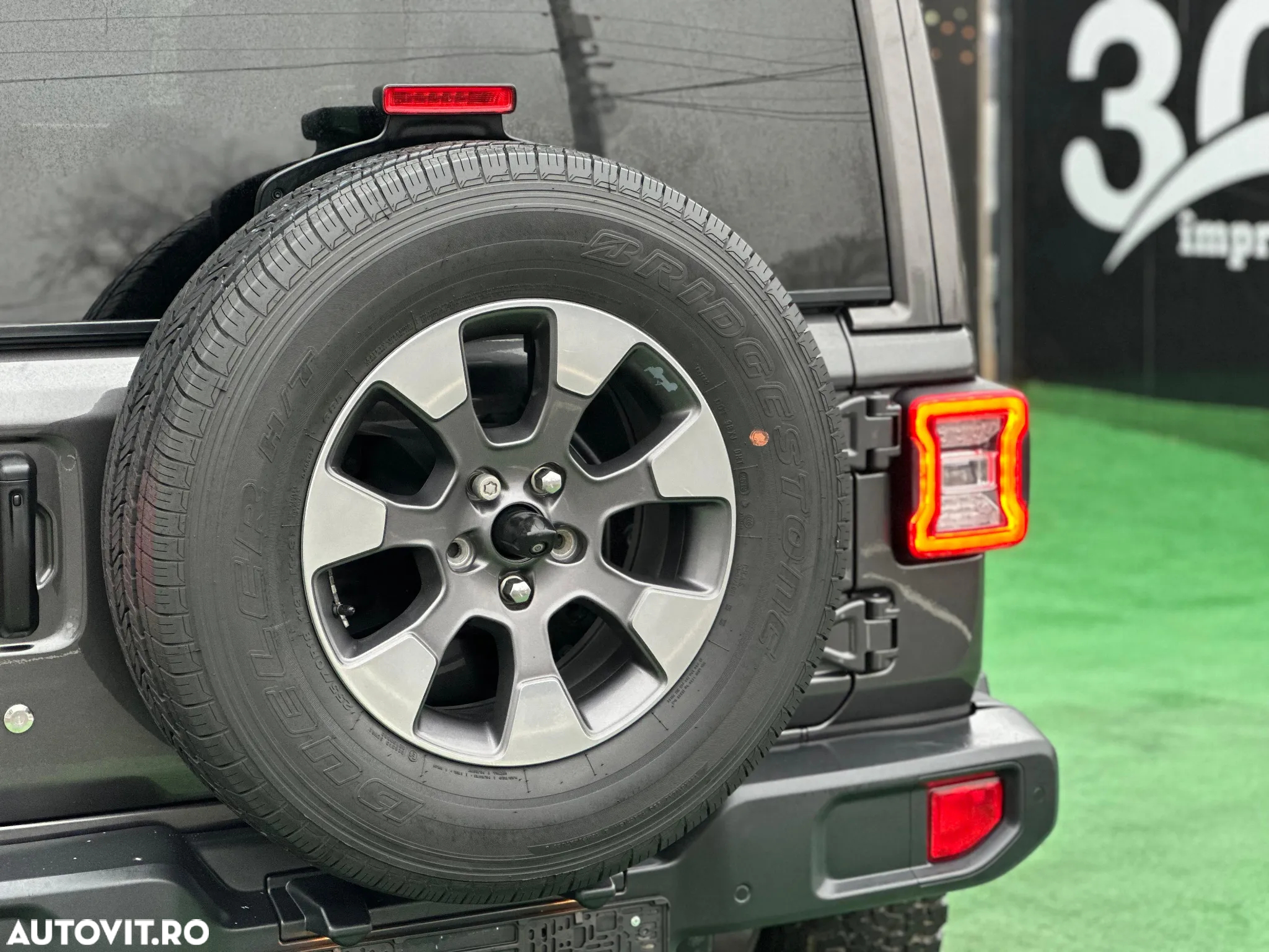 Jeep Wrangler - 12