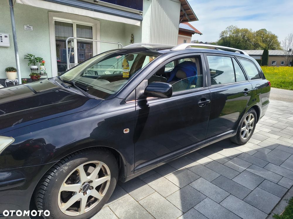 Toyota Avensis 2.0 VVT-i Executive - 1