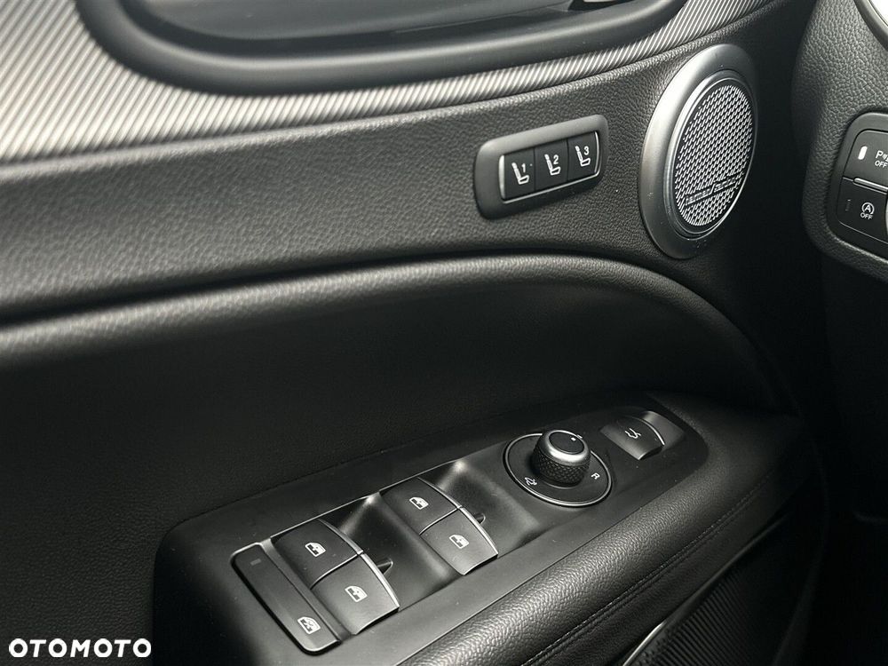 Alfa Romeo Stelvio 2.0 Turbo Veloce Q4 - 17