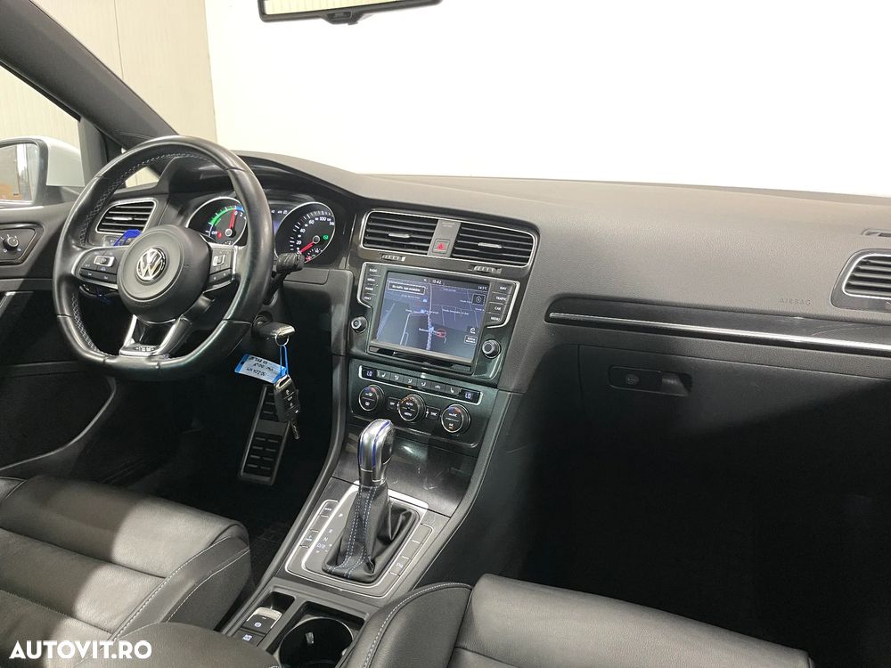 Volkswagen Golf - 10