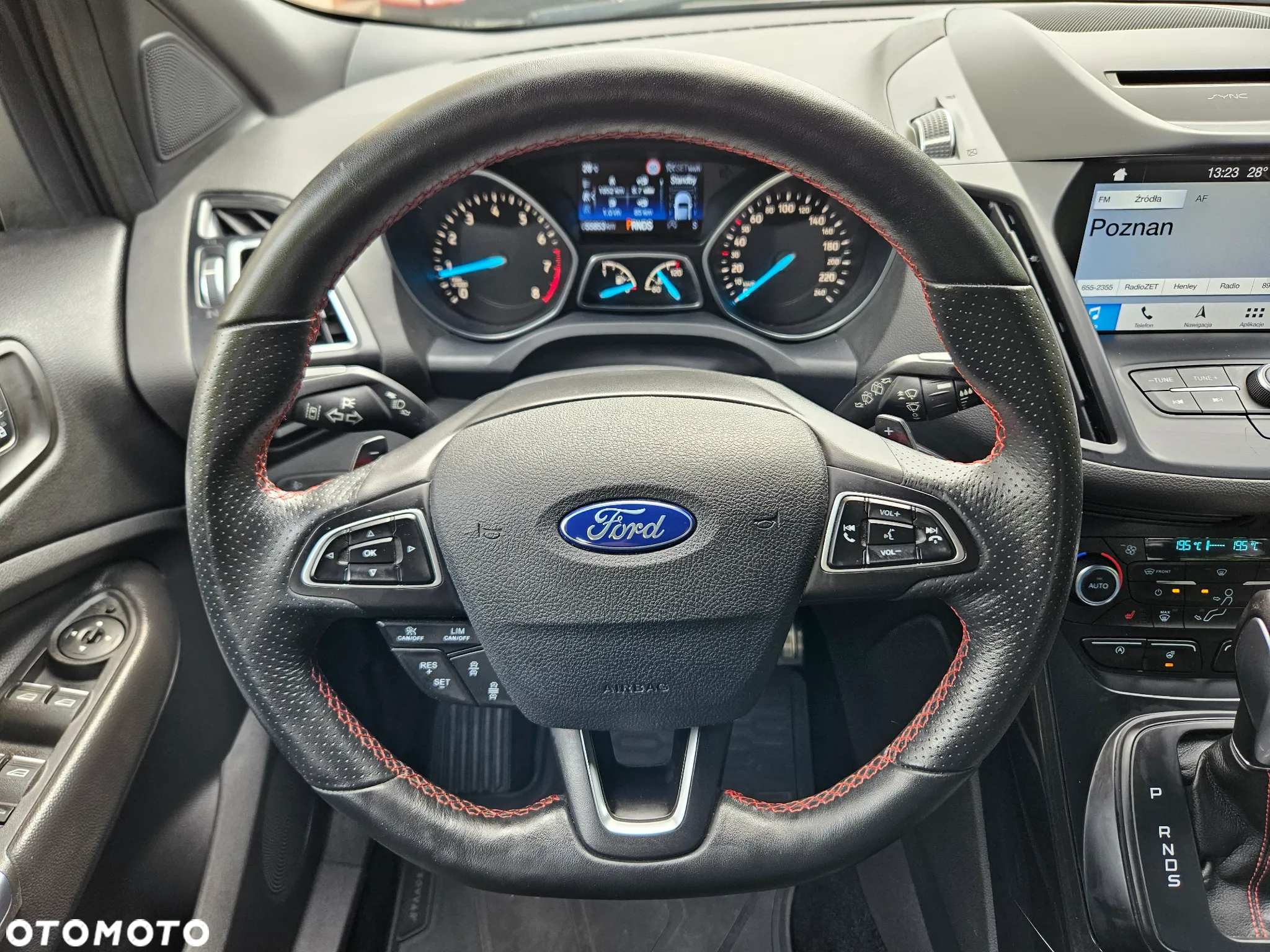 Ford Kuga 1.5 EcoBoost 2x4 ST-Line - 11
