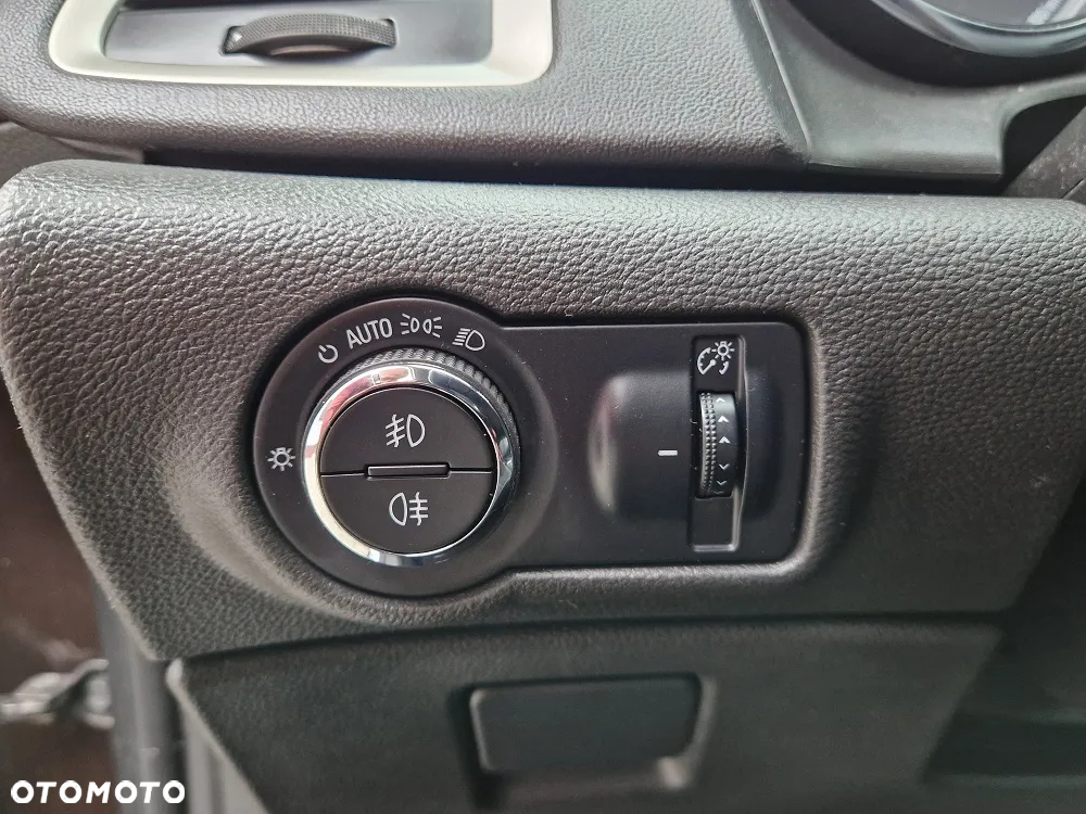 Opel Astra 1.4 Turbo 150 Jahre - 17