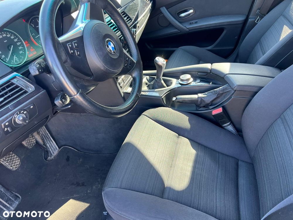 BMW Seria 5 525d - 13