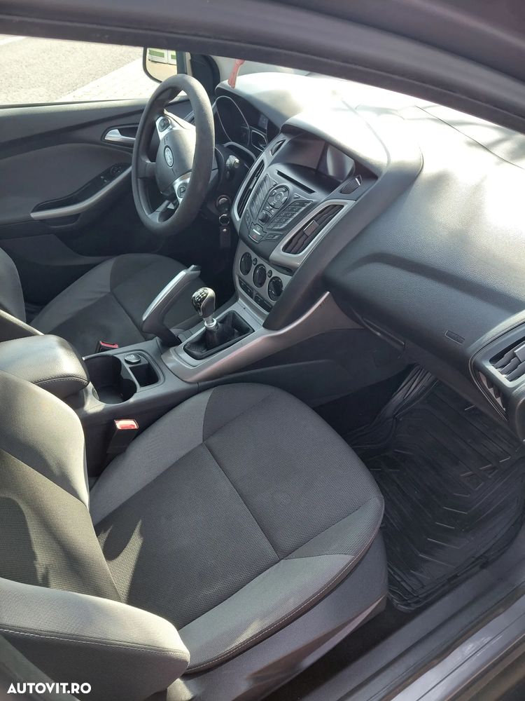 Ford Focus 1.6 TDCi DPF Champions Edition - 9