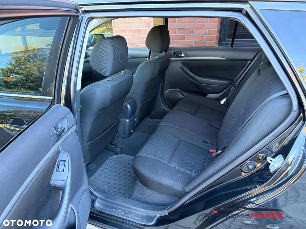 Toyota Avensis - 13
