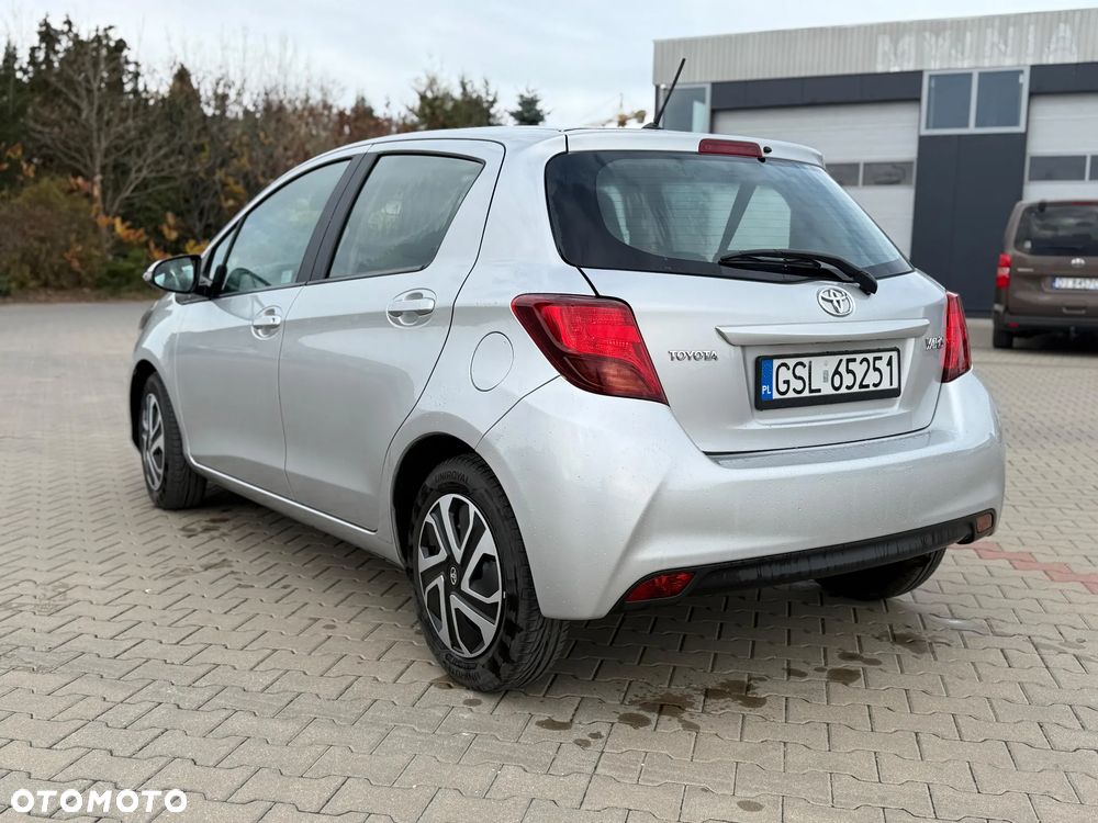 Toyota Yaris 1.0 Premium - 4
