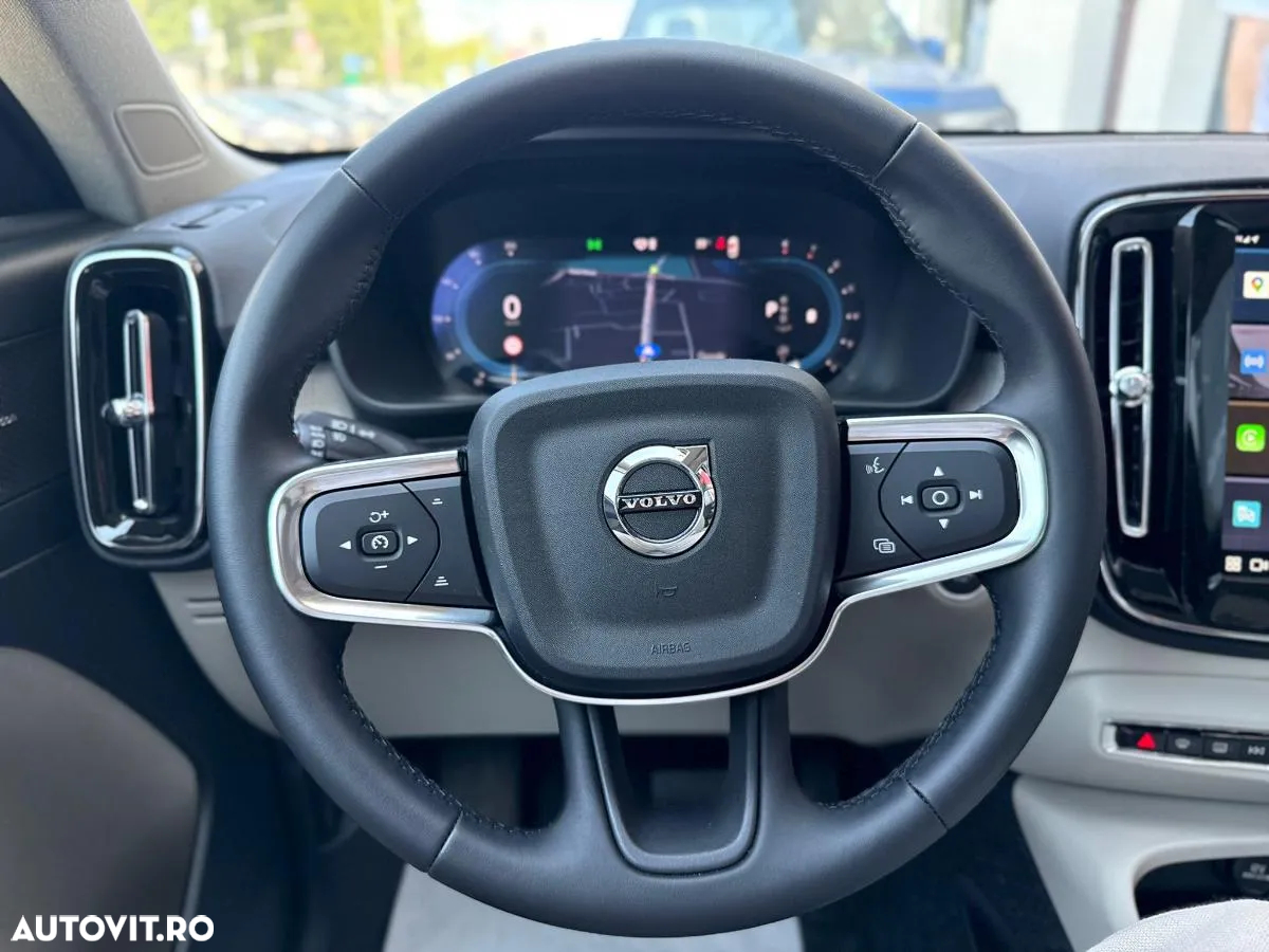 Volvo XC 40 B4 AT8 Mild Hybrid Momentum Pro - 34