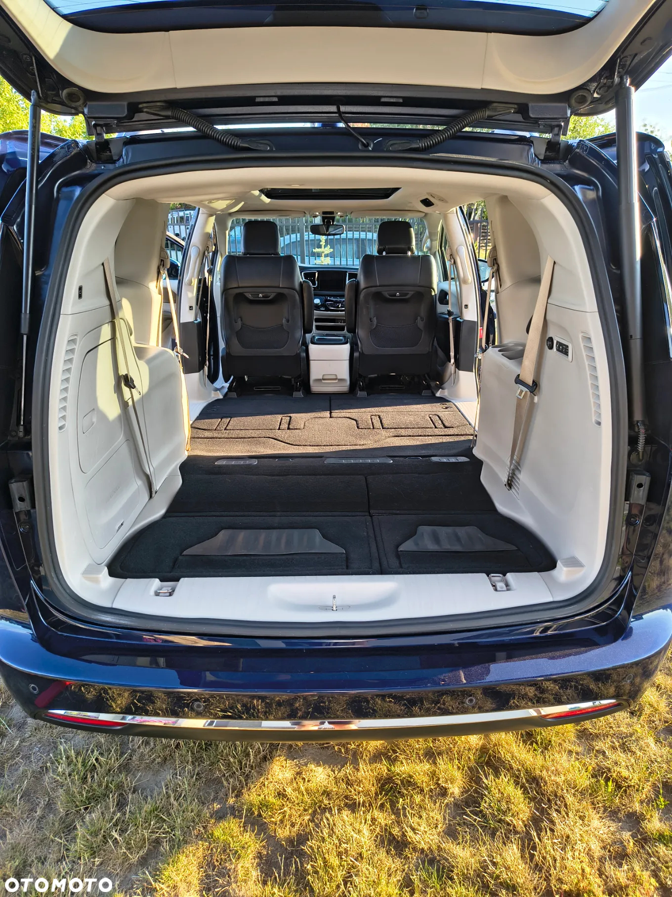 Chrysler Pacifica - 36
