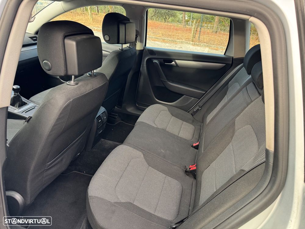 VW Passat Variant 1.6 TDI Confortline BlueMotion - 6