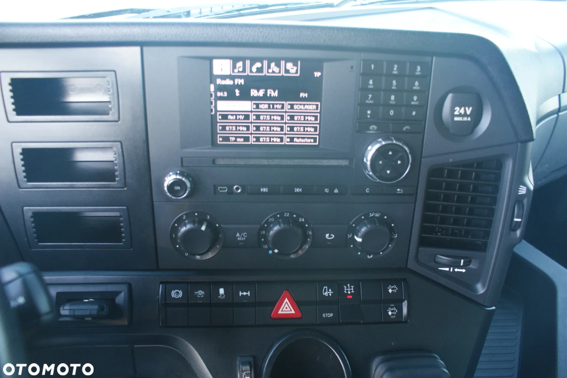 Mercedes-Benz Antos Actros 1830 - 12