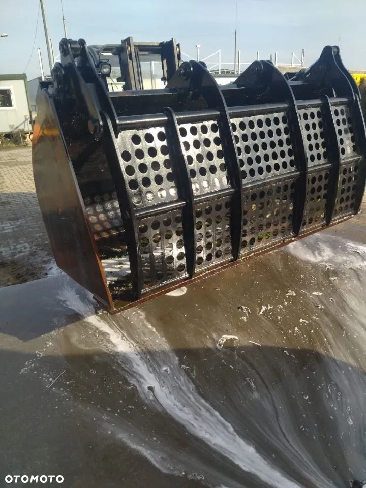 łyżka z klapą dociskową JCB - 1