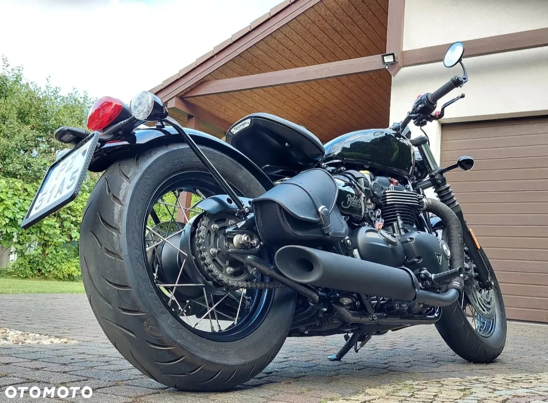 Triumph Bonneville Bobber - 4