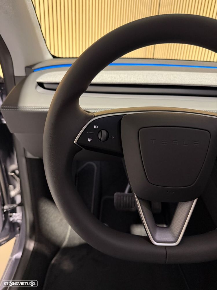 Tesla Model Y Long Range Dual Motor AWD - 18