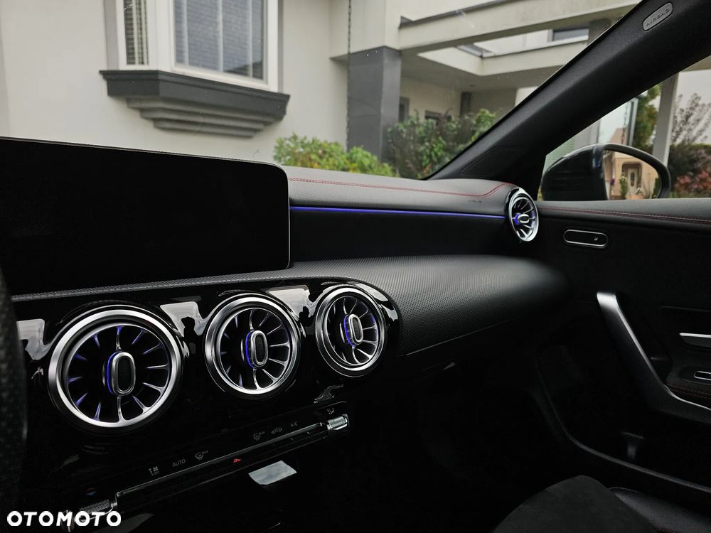 Mercedes-Benz CLA 200 d AMG Line 8G-DCT - 12