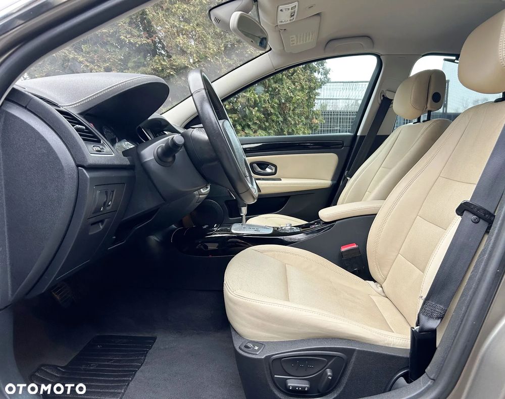 Renault Laguna dCi 110 FAP EDC Paris - 9