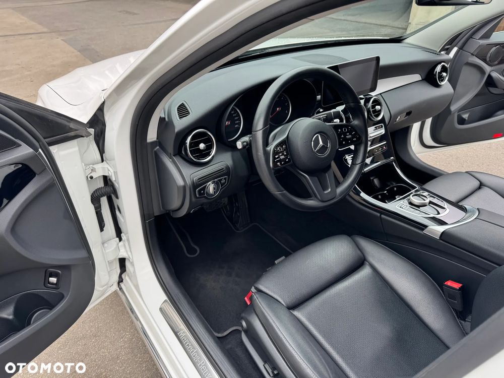 Mercedes-Benz Klasa C 200 d 9G-TRONIC - 31