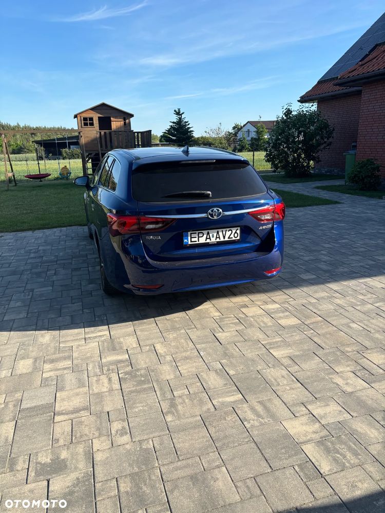 Toyota Avensis 1.8 Premium - 17
