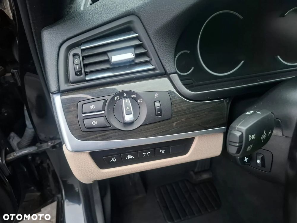 BMW Seria 5 528i Luxury Line - 22