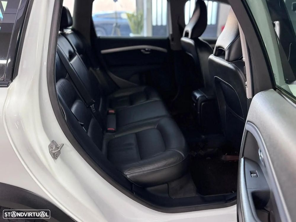 Volvo XC 70 2.0 D4 Momentum Geartronic - 9