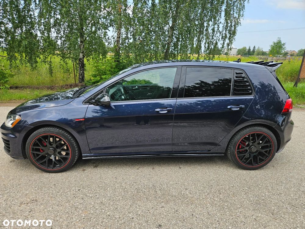 Volkswagen Golf - 2