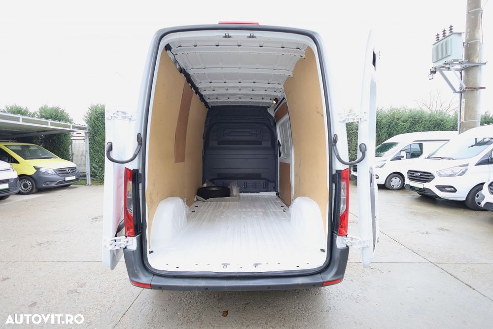 Mercedes-Benz Sprinter L2H2 - 12