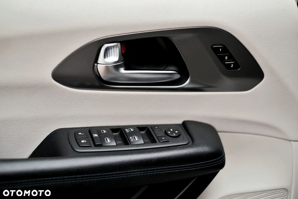 Chrysler Pacifica - 29