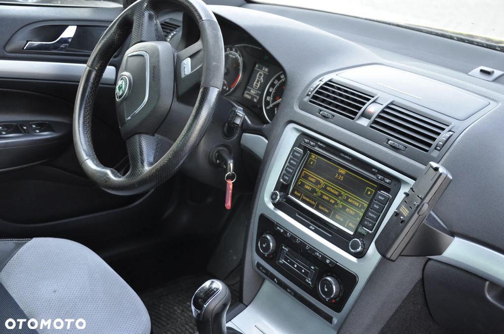 Skoda Octavia 2.0 TDI CR DPF RS - 12