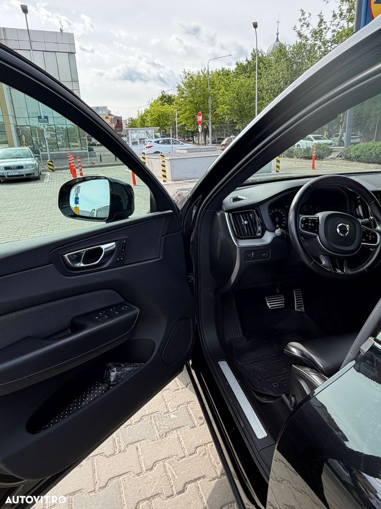 Volvo XC 60 B4 MHEV AWD R-Design - 12