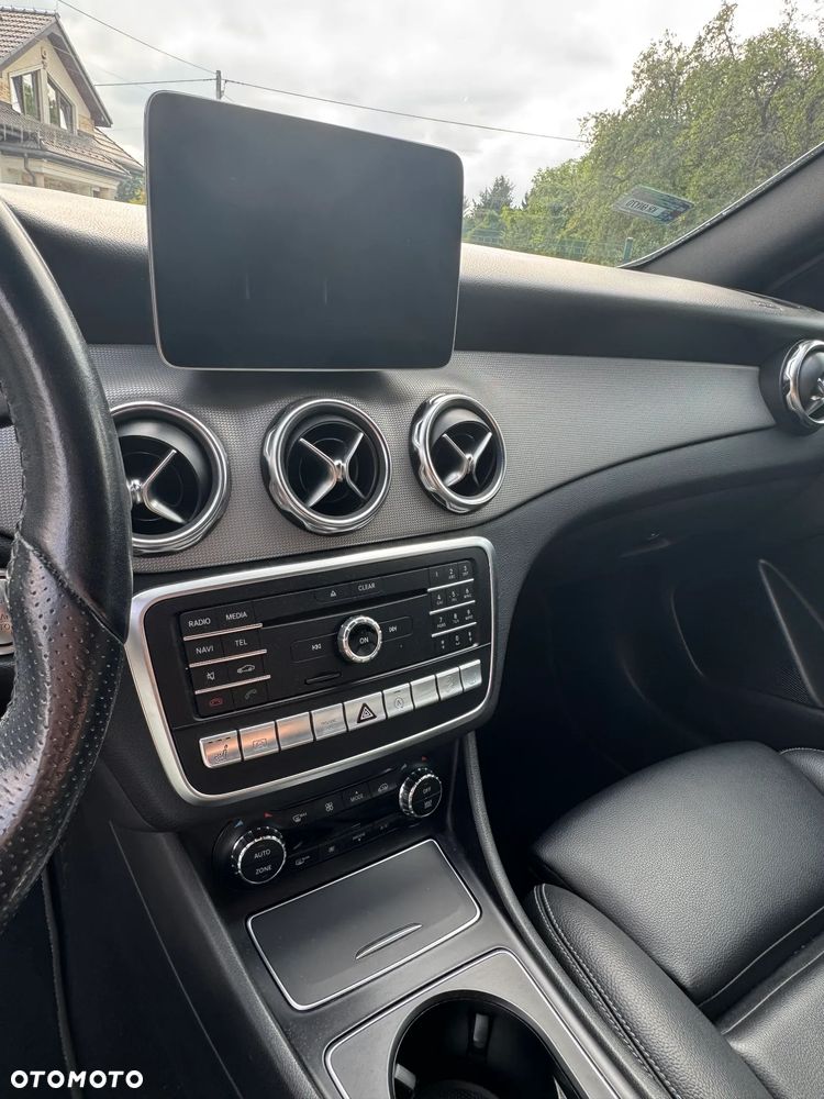 Mercedes-Benz GLA 250 4-Matic AMG Line - 19