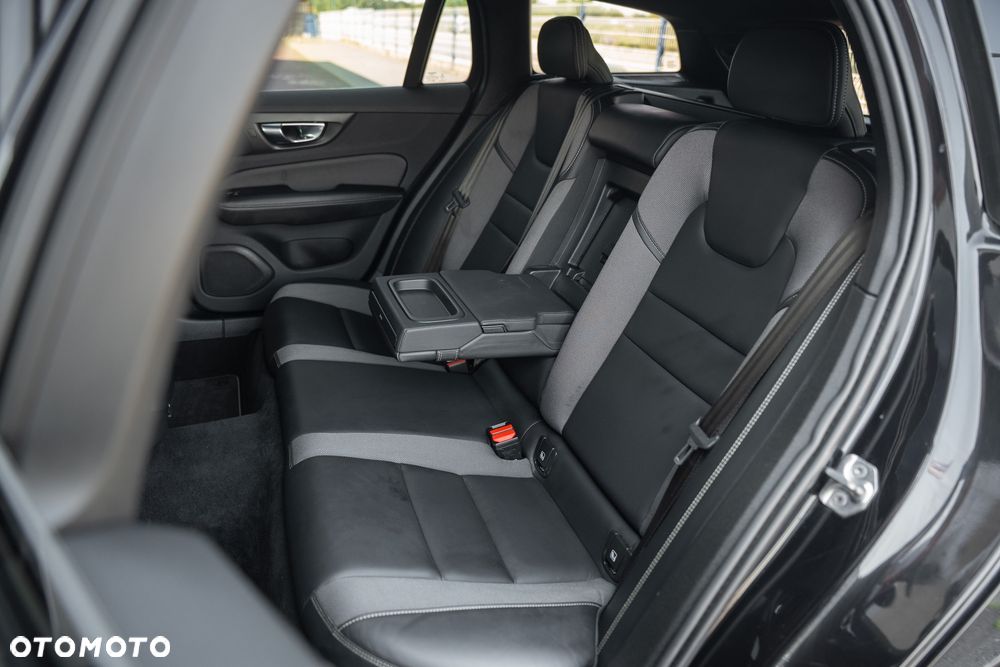 Volvo V60 B4 D Geartronic RDesign - 35