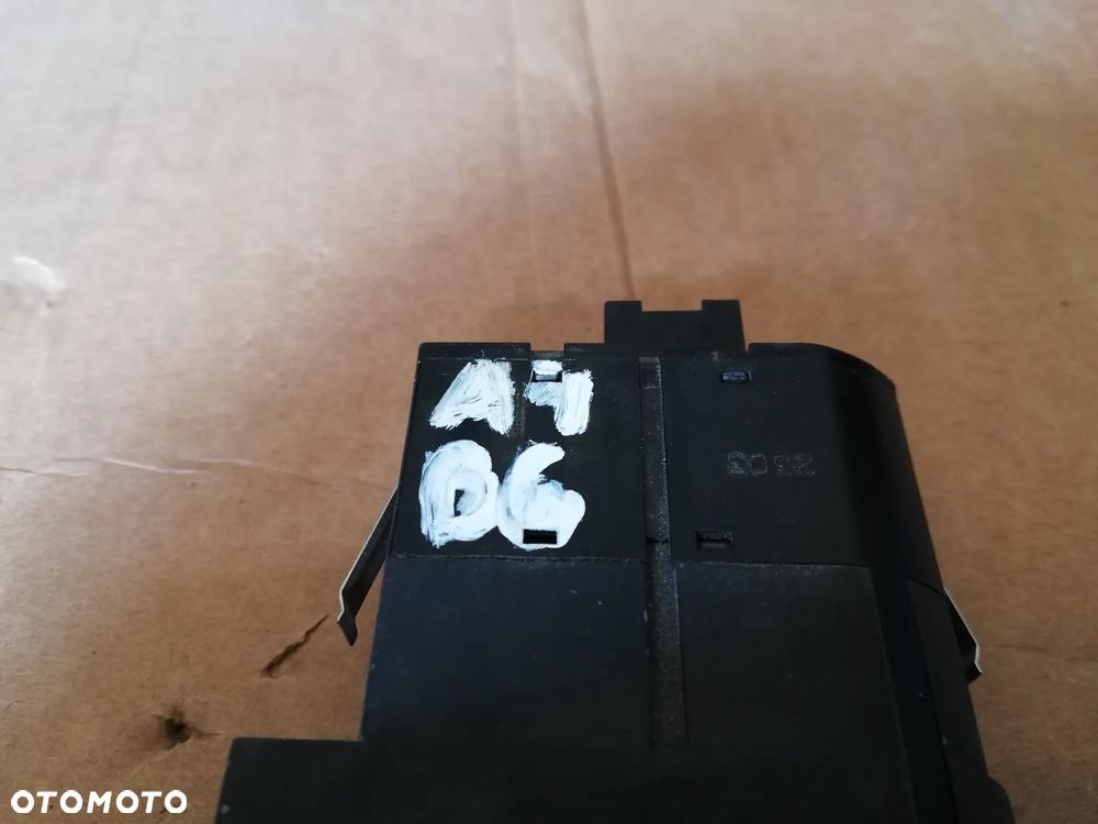 PRZEŁĄCZNIK REGULACJI ŚWIATEŁ AUDI A4 B6 8E2919094 - 2